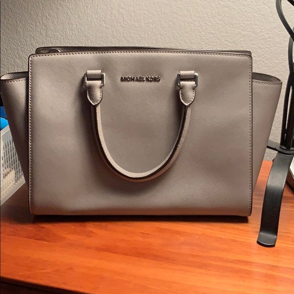 Michael Kors medium size purse
